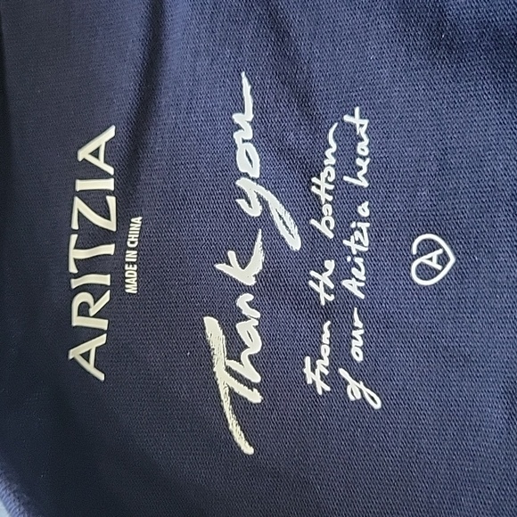 Aritizia t-shirt (new) - Picture 4 of 7